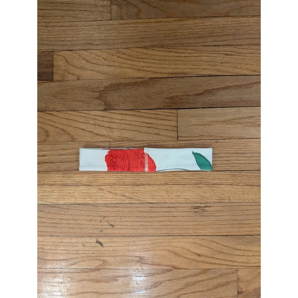 Lululemon Athletica Running Pilates Stretch White Floral Rose Headband